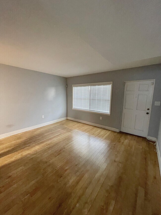 Photo - 225 E New Hampshire St