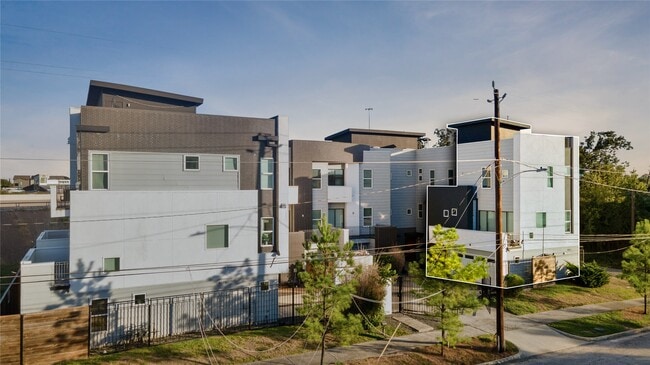 Building Photo - 4117 Chartres St