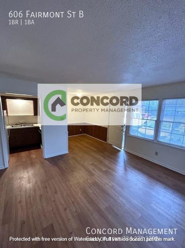 Photo - 606 Fairmont St