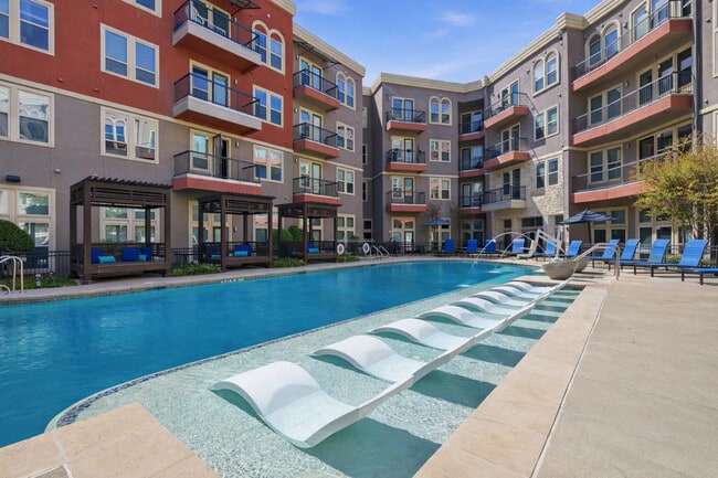 Resort-Style Pool - Capitol at Stonebriar