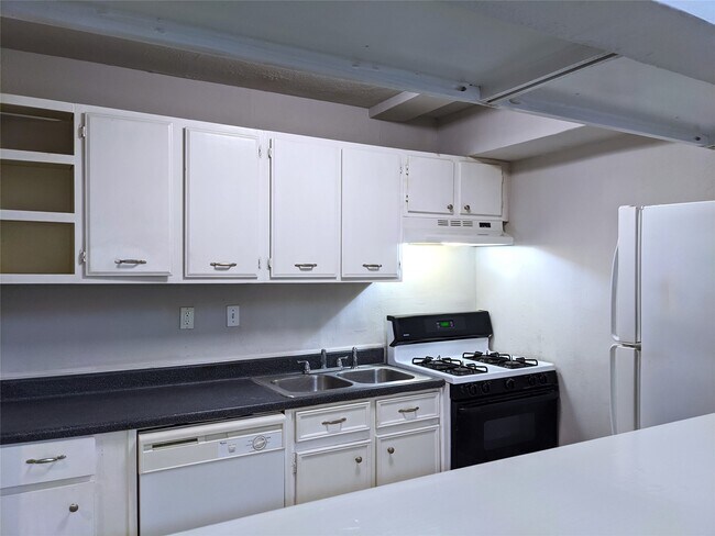 Photo - 704 E 22nd St Unit 1