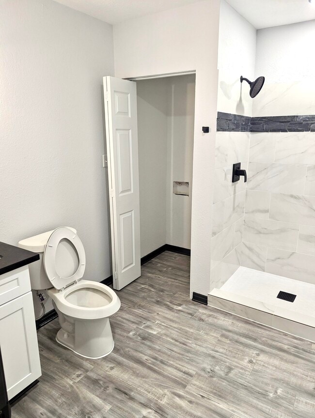 Photo - 5810 W Bellfort Ave Unidad Efficiency