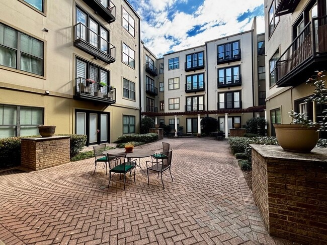 Photo - 5300 Peachtree Rd