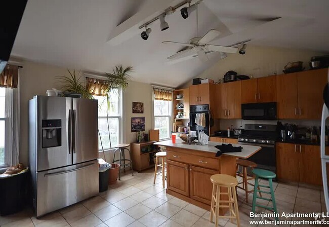 Building Photo - 55 Chestnut Hill Ave Unit 2 Rental