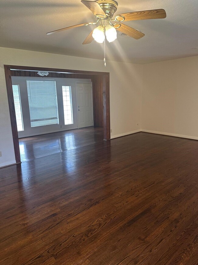 Photo - 9337 Walterville Rd