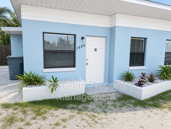 Building Photo - 1606 S Miramar Ave