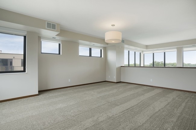 Photo - Ellipse on Excelsior and E2