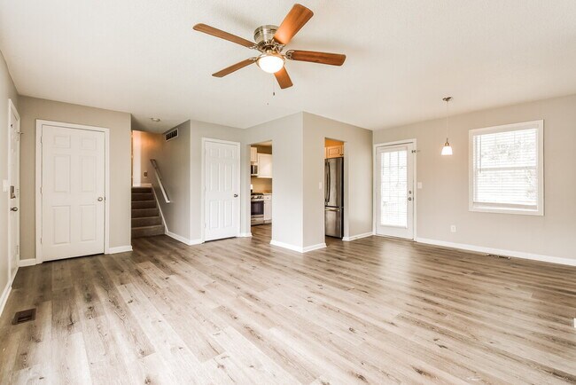 Photo - 213 Hampton Dr