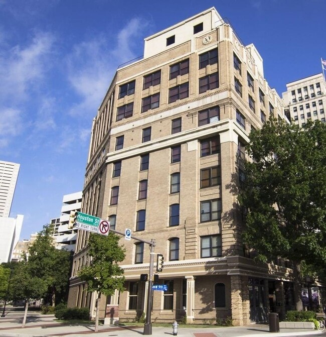Building Photo - Beautiful 1 Bed- 1 Bath in Houston Place L... Rental