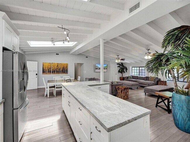 Photo - 2500 NE 19th St Unit 0