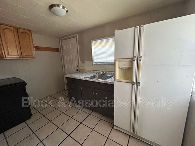 Photo - 409 Dobson St