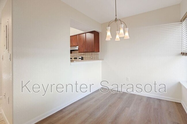 Photo - 4946 25th St W