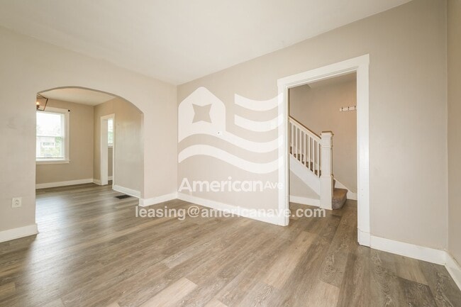 737 Montclair St