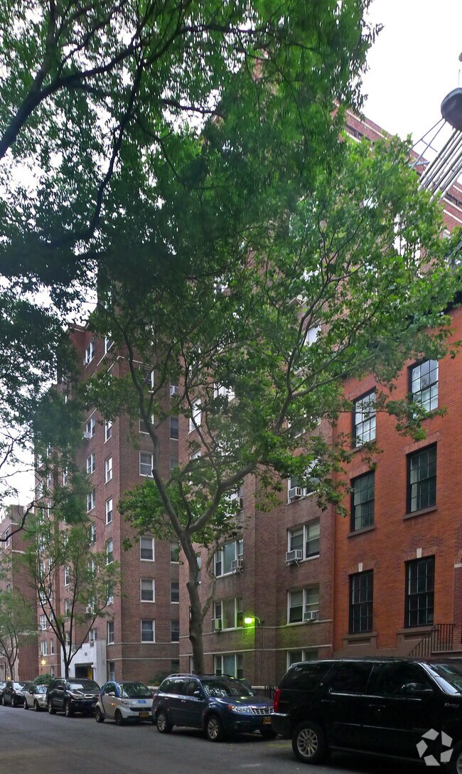 Photo - 135 Willow St