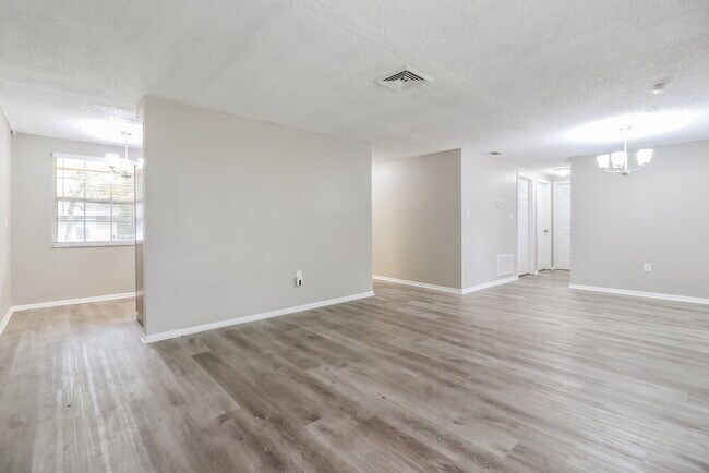 Photo - 27084 Roper Rd