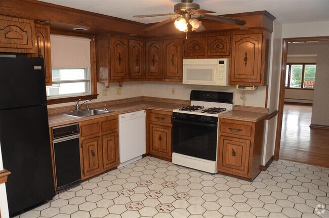 Building Photo - 58 Windsor Rd Unit 2 Rental