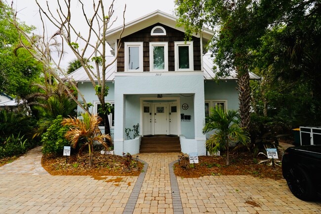 Building Photo - 2016 Hallwood Pl Unit 3