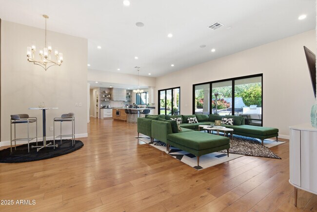 Photo - 4601 N Royal View Dr