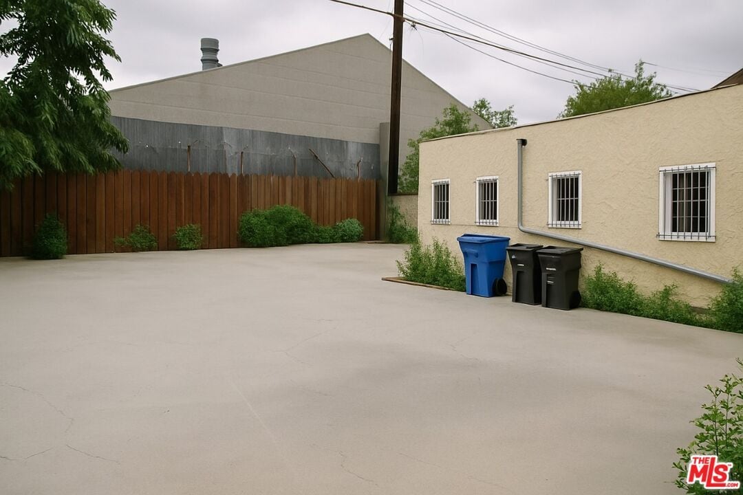 Photo - 6946 Simpson Ave