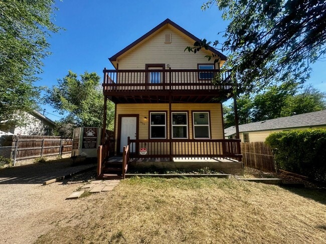 Building Photo - Charming 4 Bedroom close to Patty Jewett Golf Course