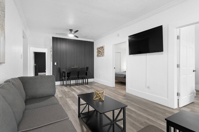 Photo - 806 E Chelsea St Unidad 2