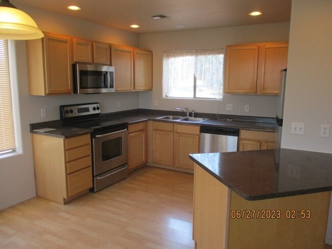 Photo - 1975 Village Dr