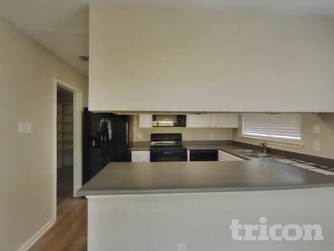 Photo - 7927 Wayside Trail