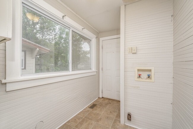 Photo - "Charming 2-Bed Haven in Riverside – Your Wichita Retreat Awaits!" Unidad 1333