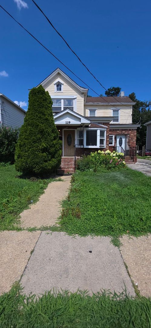 Large 5 Bedroom 2 Bathroom Single Family H... - Large 5 Bedroom 2 Bathroom Single Family H... House