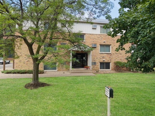 Building Photo - Hampshire House