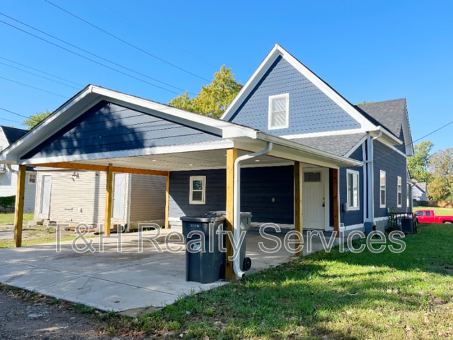 Photo - 1653 S Delaware St