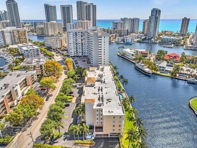 Building Photo - 201 Golden Isles Dr Unit 204