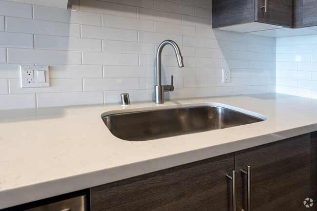 1BR, 1.5BA