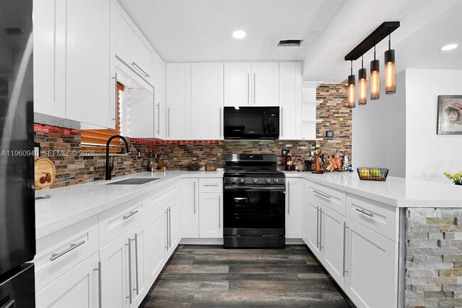 Photo - 7831 Hope St