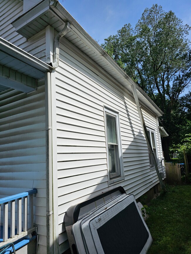 Photo - 945 W Packard St