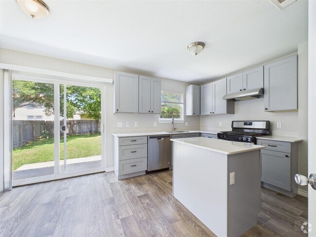 Building Photo - 4004 Reeders Dr Rental
