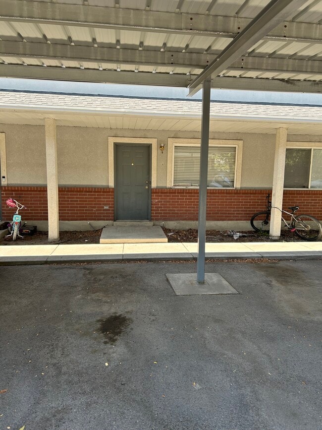 Building Photo - 166 E 1800 N Unit #2