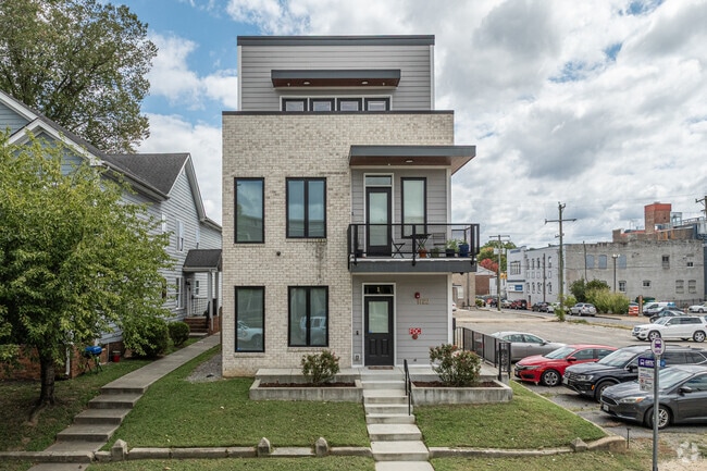 1122 Bainbridge Street