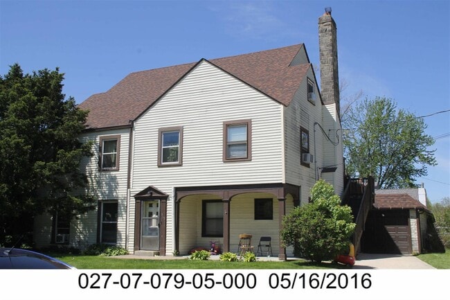 Building Photo - Davis Rd 396 Unit #2 Rental
