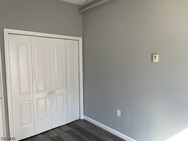 Building Photo - 44 N Central Ave Unit D Rental