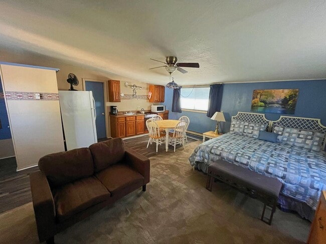 Photo - ROSE TREE INN - UPTOWN SEDONA- FURNISHED STUDIO - CABLE TV, WIFI, UTILITIES INCLUDED!