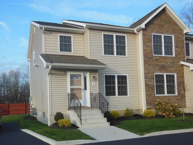 Building Photo - 1696 Orchard Park Rd Rental