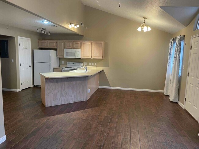 Photo - 550 Diagonal St