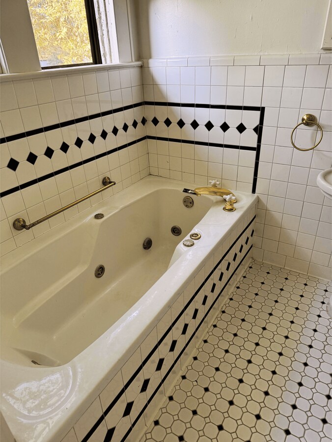 Photo - 1005 Ward St