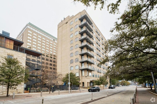 Building Photo - Indulge in Downtown Elegance with Breathta... Unit 403 Rental