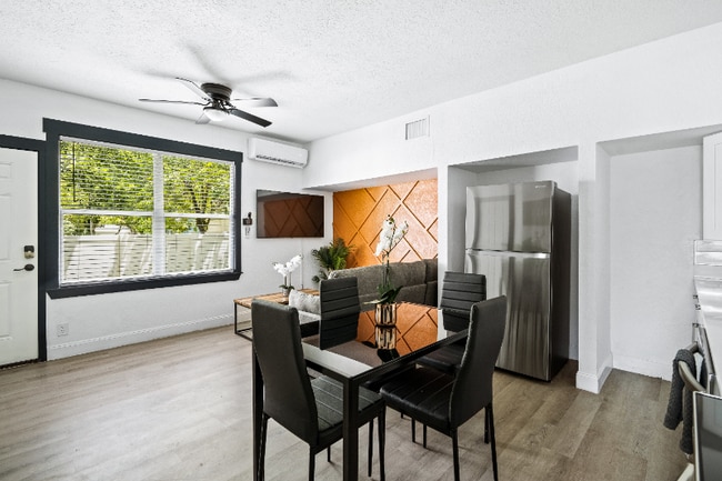 Photo - 209 W Gladys St Unit 4