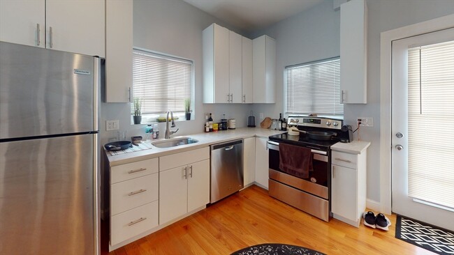 Building Photo - 309R Sumner St Unit 2L