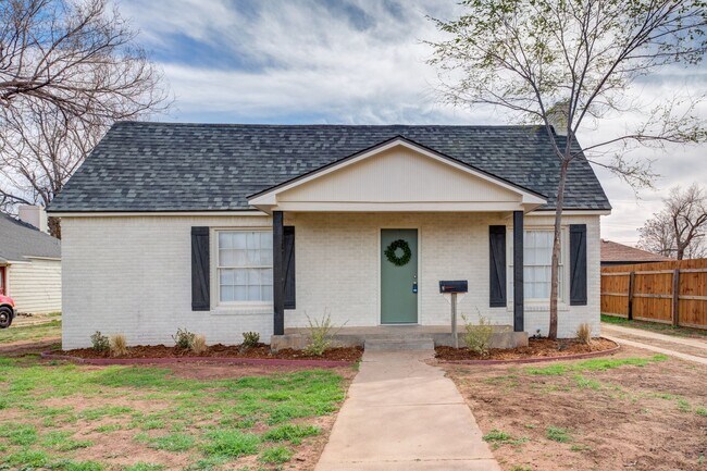 Photo - 3 Bedroom 2 bathroom house near TTU!