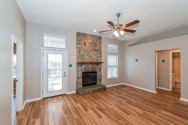 Photo - 13146 Staffordshire Dr S