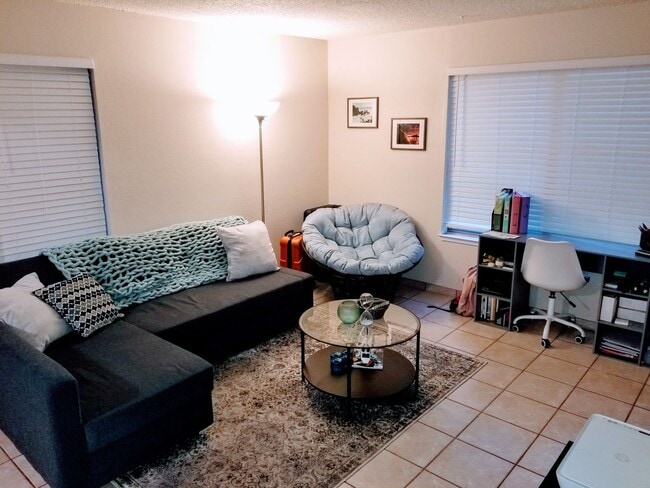 Photo - 1 Bed, 1 Bath. Condo! Next to the Heart of NAU Campus!  - Students & Cats OK!! NO Dogs! Avail. Ma... Unidad 103